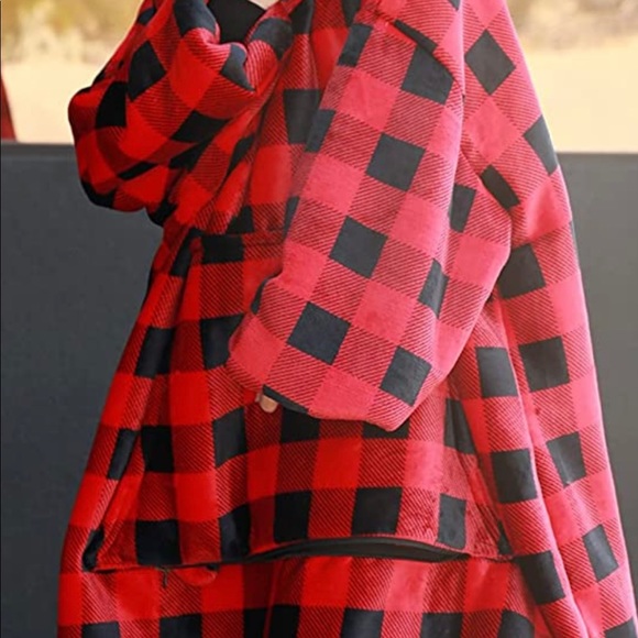 NWOT Hoodie Blanket - Picture 2 of 4